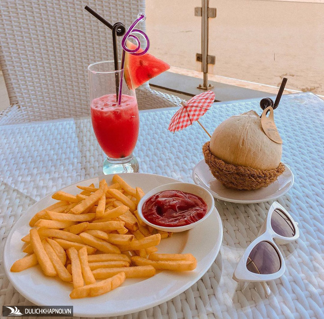 Tận hưởng gió mát tại những quán cà phê view biển ở Đà Nẵng - Ảnh 2 Tận hưởng gió mát tại những quán cà phê view biển ở Đà Nẵng